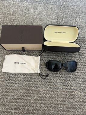 Louis Vuitton Black Ursula sunglasses